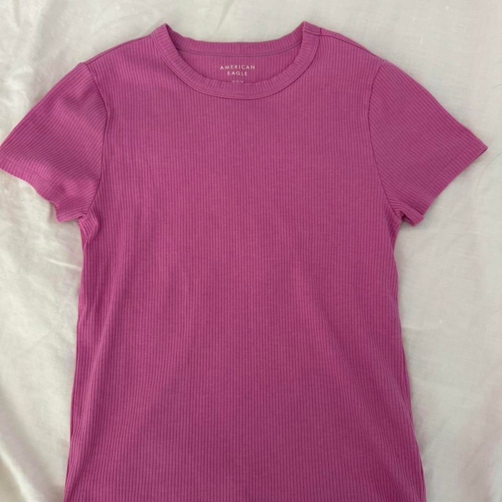 American Eagle pink ribbed tee
